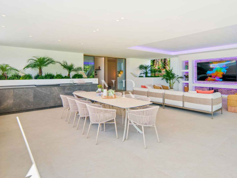 Villa avec vues panoramiques à Nueva Andalucía à vendre
