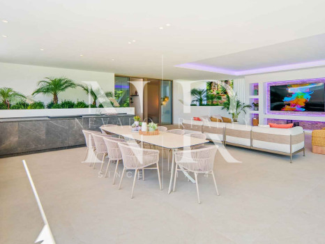 Villa con vistas panorámicas en Nueva Andalucía en venta