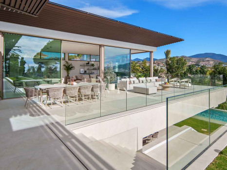 Villa avec vues panoramiques à Nueva Andalucía à vendre