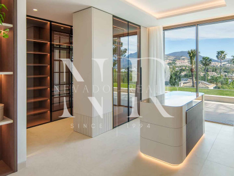 Villa con vistas panorámicas en Nueva Andalucía en venta