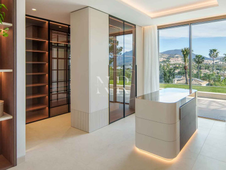 Villa avec vues panoramiques à Nueva Andalucía à vendre
