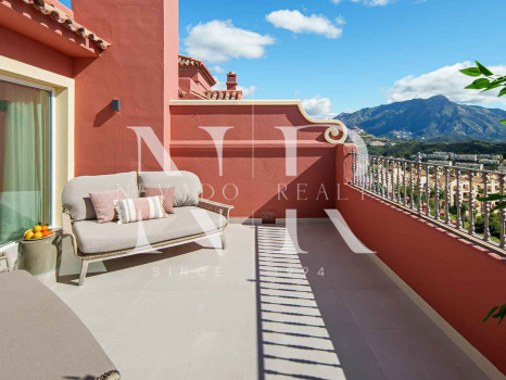 Penthouse with panoramic sea views for sale in Monte Halcones, Benahavís