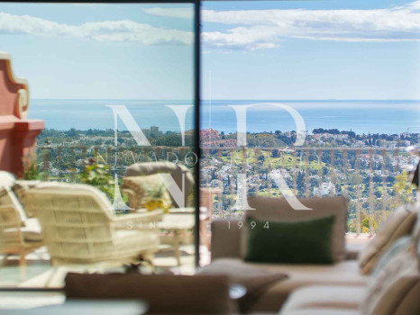 Penthouse with panoramic sea views for sale in Monte Halcones, Benahavís
