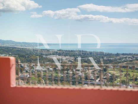 Penthouse with panoramic sea views for sale in Monte Halcones, Benahavís