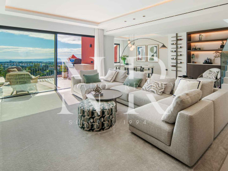 Penthouse with panoramic sea views for sale in Monte Halcones, Benahavís