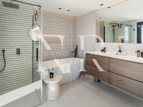 Penthouse with panoramic sea views for sale in Monte Halcones, Benahavís