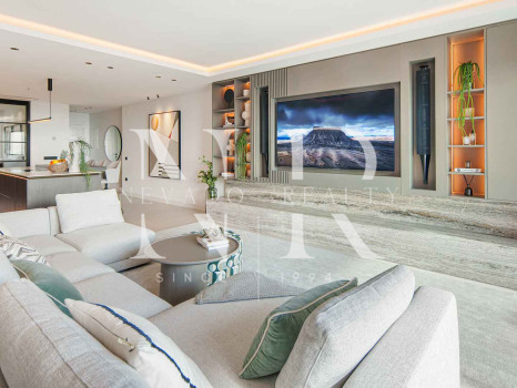 Penthouse with panoramic sea views for sale in Monte Halcones, Benahavís