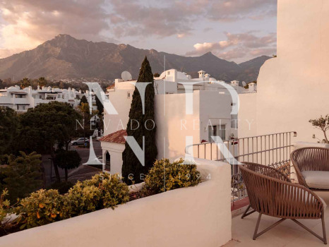 Penthouse avec vue sur la mer à vendre à Alhambra del Mar, Marbella Golden Mile