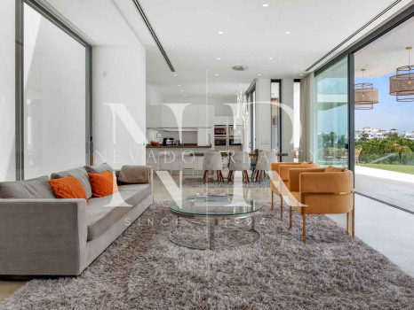 Elegante villa con vistas al mar en La Alquería, Benahavís en venta