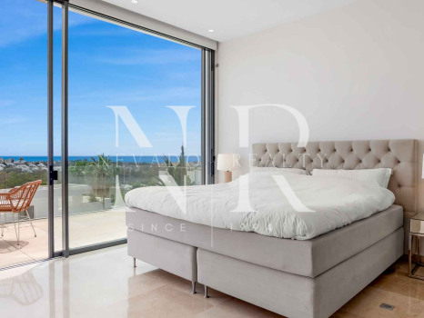 Elegante villa con vistas al mar en La Alquería, Benahavís en venta