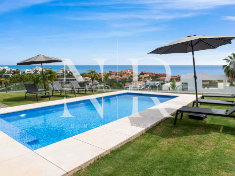 Elegante villa con vistas al mar en La Alquería, Benahavís en venta