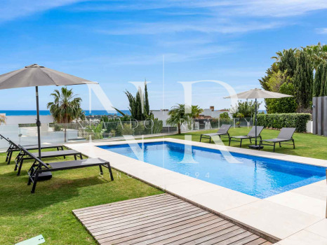 Elegante villa con vistas al mar en La Alquería, Benahavís en venta