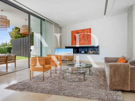 Elegante villa con vistas al mar en La Alquería, Benahavís en venta