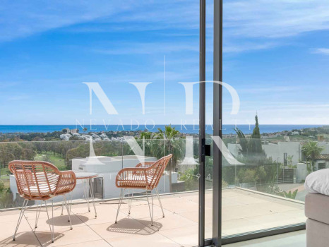 Elegante villa con vistas al mar en La Alquería, Benahavís en venta