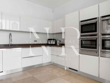 Elegante villa con vistas al mar en La Alquería, Benahavís en venta