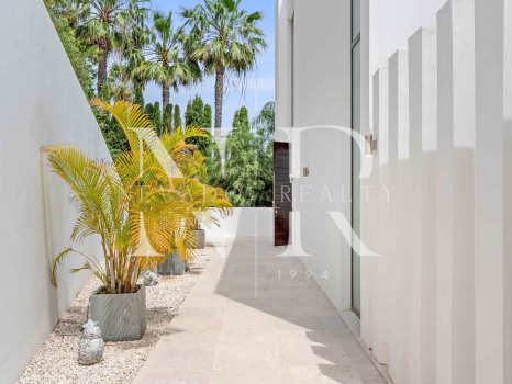 Elegante villa con vistas al mar en La Alquería, Benahavís en venta