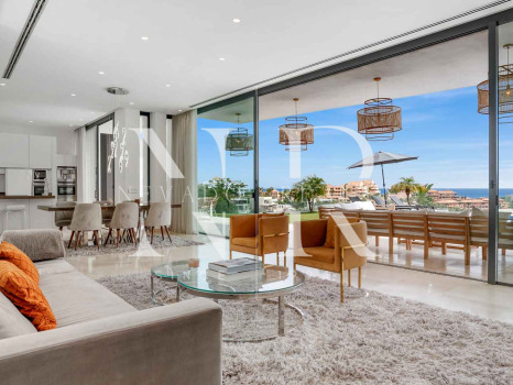 Elegante villa con vistas al mar en La Alquería, Benahavís en venta