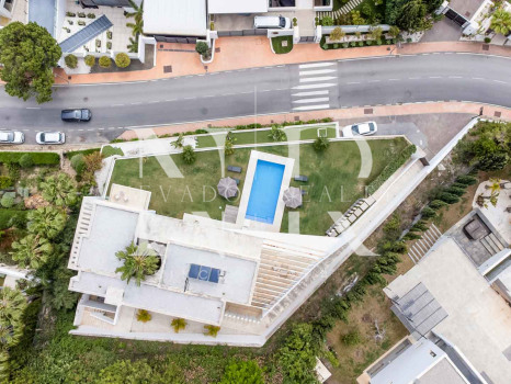 Elegante villa con vistas al mar en La Alquería, Benahavís en venta