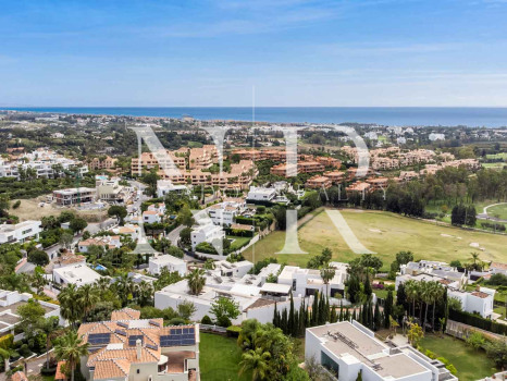 Elegante villa con vistas al mar en La Alquería, Benahavís en venta