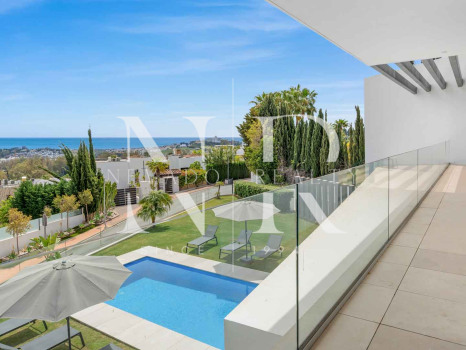 Elegante villa con vistas al mar en La Alquería, Benahavís en venta