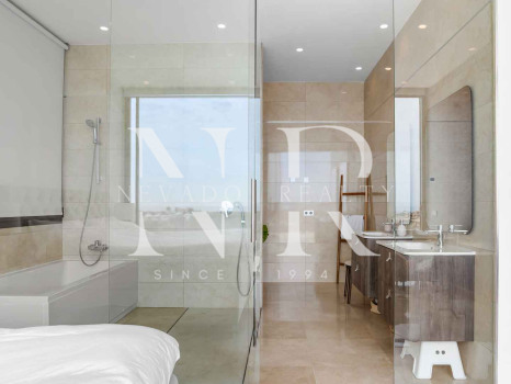 Elegante villa con vistas al mar en La Alquería, Benahavís en venta