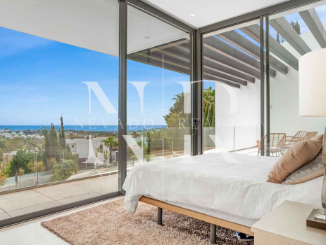 Elegante villa con vistas al mar en La Alquería, Benahavís en venta