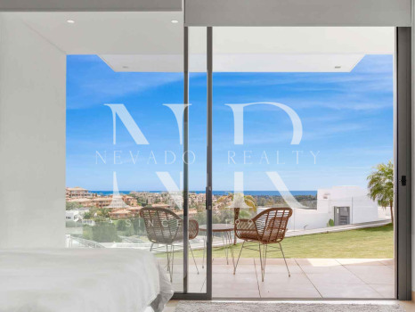 Elegante villa con vistas al mar en La Alquería, Benahavís en venta