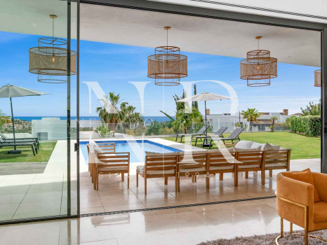Elegante villa con vistas al mar en La Alquería, Benahavís en venta
