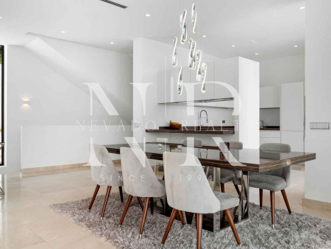 Elegante villa con vistas al mar en La Alquería, Benahavís en venta