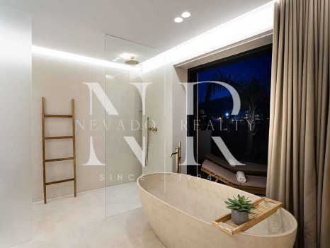 Villa con vistas panorámicas en Nueva Andalucía, Marbella, en venta