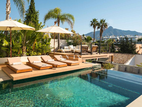 Villa con vistas panorámicas en Nueva Andalucía, Marbella, en venta