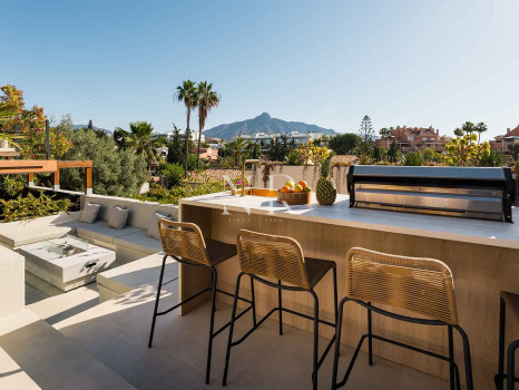 Villa con vistas panorámicas en Nueva Andalucía, Marbella, en venta