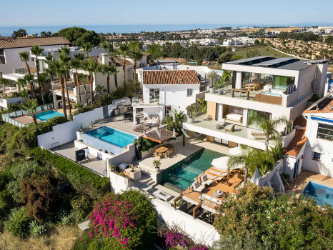 Villa con vistas panorámicas en Nueva Andalucía, Marbella, en venta