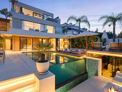 Villa con vistas panorámicas en Nueva Andalucía, Marbella, en venta
