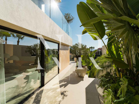 Villa con vistas panorámicas en Nueva Andalucía, Marbella, en venta