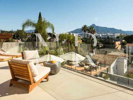 Villa con vistas panorámicas en Nueva Andalucía, Marbella, en venta