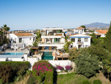 Villa con vistas panorámicas en Nueva Andalucía, Marbella, en venta