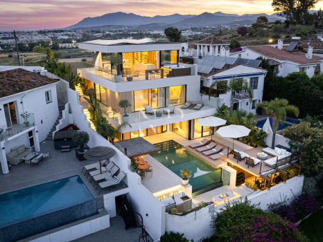 Villa con vistas panorámicas en Nueva Andalucía, Marbella, en venta
