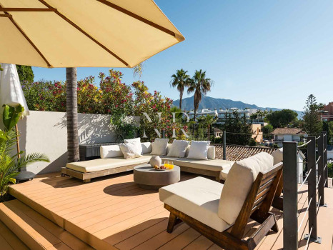 Villa con vistas panorámicas en Nueva Andalucía, Marbella, en venta