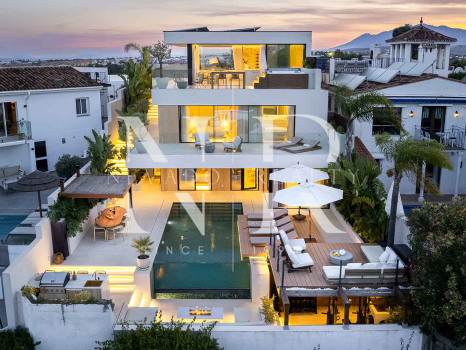 Villa con vistas panorámicas en Nueva Andalucía, Marbella, en venta