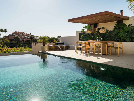 Villa con vistas panorámicas en Nueva Andalucía, Marbella, en venta