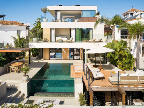 Villa con vistas panorámicas en Nueva Andalucía, Marbella, en venta