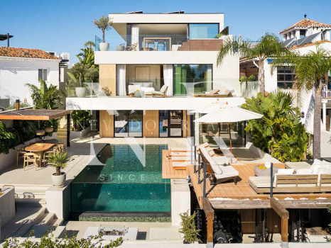 Villa con vistas panorámicas en Nueva Andalucía, Marbella, en venta