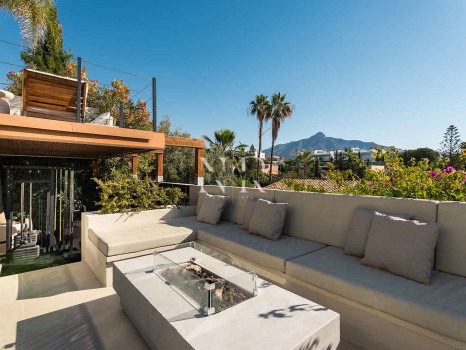 Villa con vistas panorámicas en Nueva Andalucía, Marbella, en venta