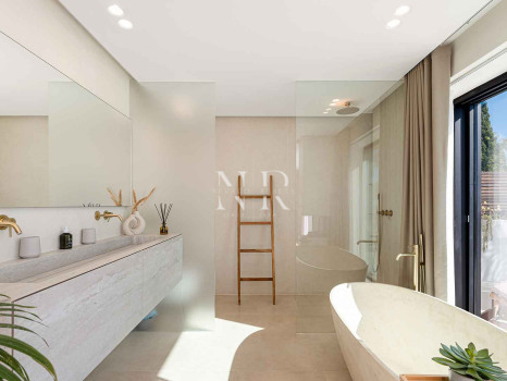 Villa con vistas panorámicas en Nueva Andalucía, Marbella, en venta