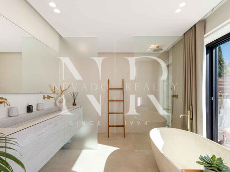 Villa con vistas panorámicas en Nueva Andalucía, Marbella, en venta