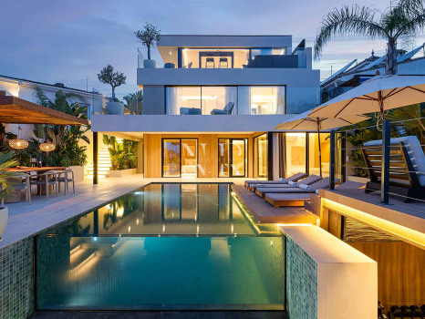 Villa con vistas panorámicas en Nueva Andalucía, Marbella, en venta