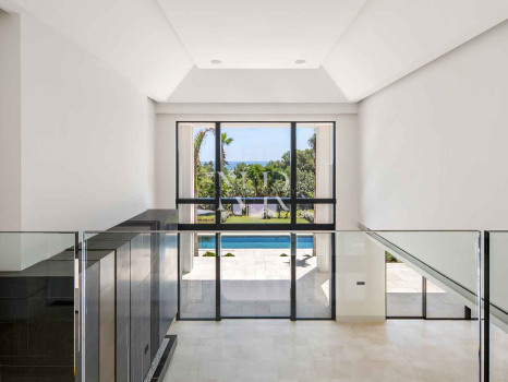 Sea-view villa in Rocío de Nagüeles for sale
