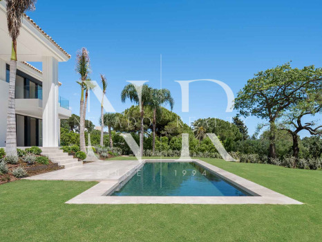 Sea-view villa in Rocío de Nagüeles for sale