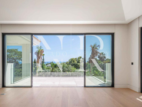 Sea-view villa in Rocío de Nagüeles for sale